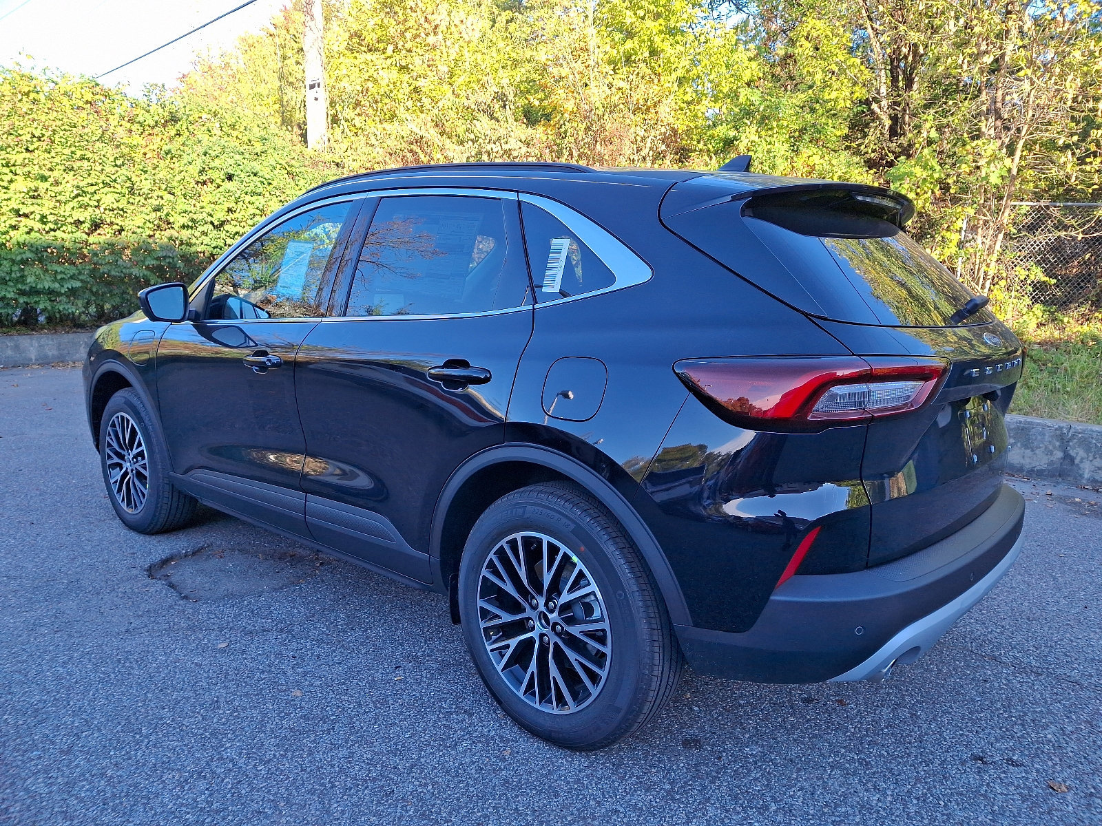 New 2025 Ford Escape SE w/ PHEV Premium Package image 12