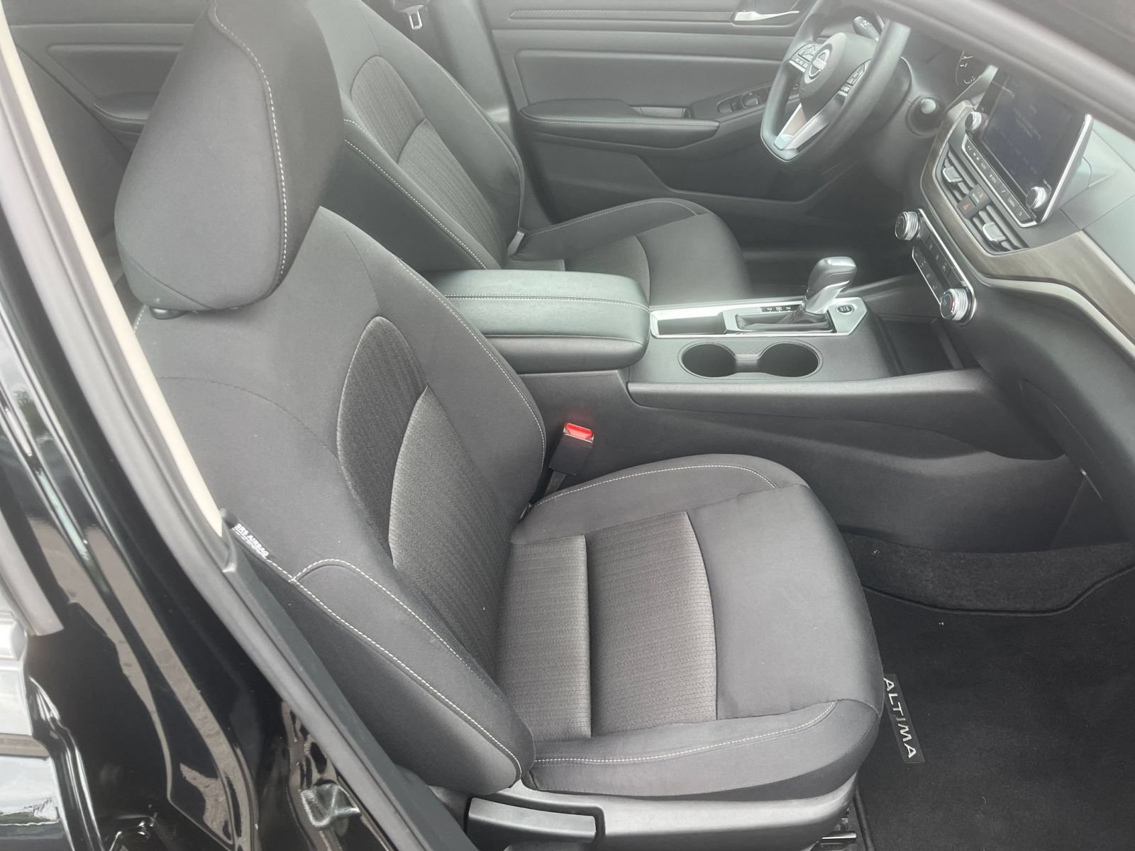 Used 2025 Nissan Altima 2.5 SV FWD image 36