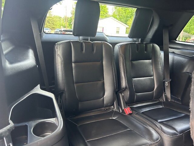Used 2016 Ford Explorer XLT w/ Equipment Group 202A AWD/4WD image 29