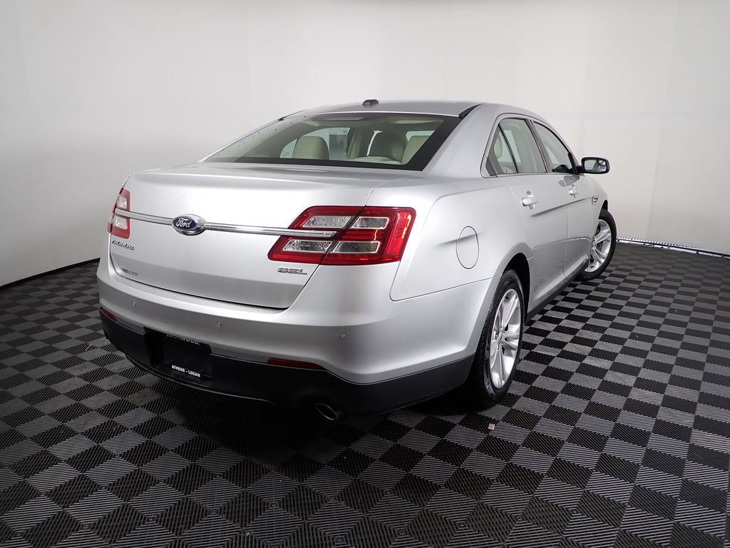 Used 2015 Ford Taurus SEL w/ Equipment Group 201A FWD image 16