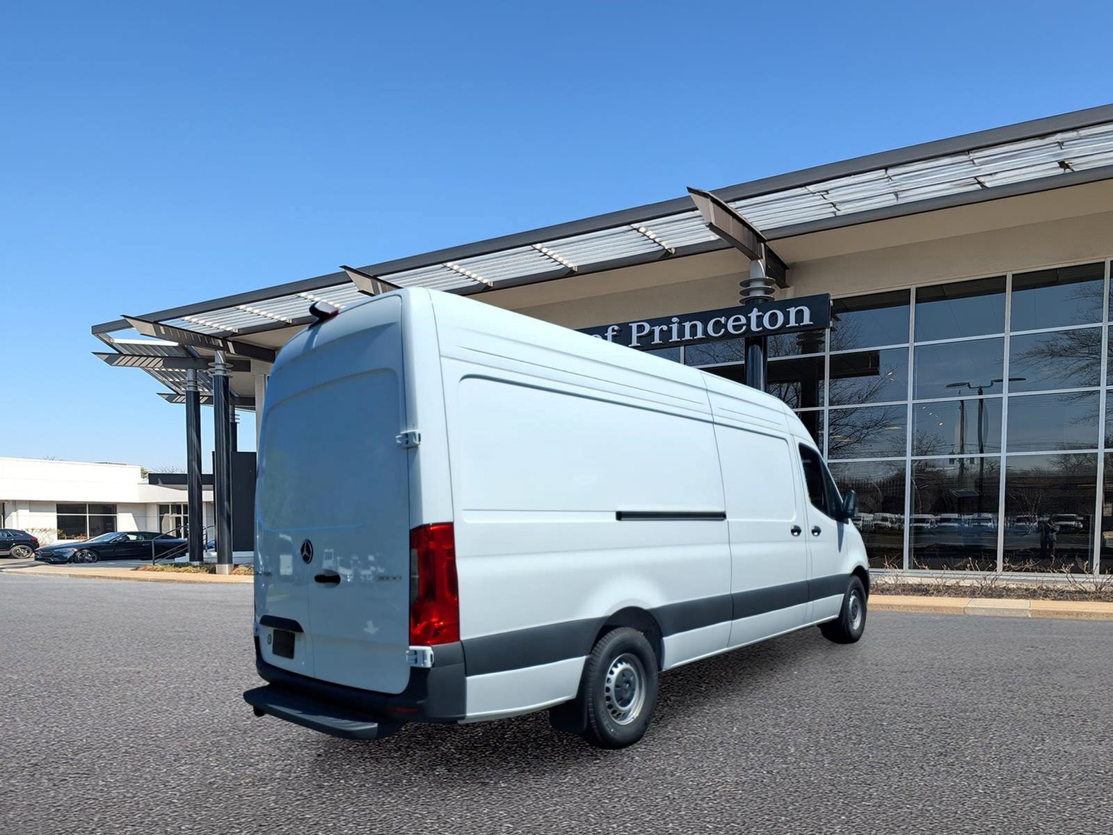 Used 2024 Mercedes-Benz Sprinter 2500 image 3