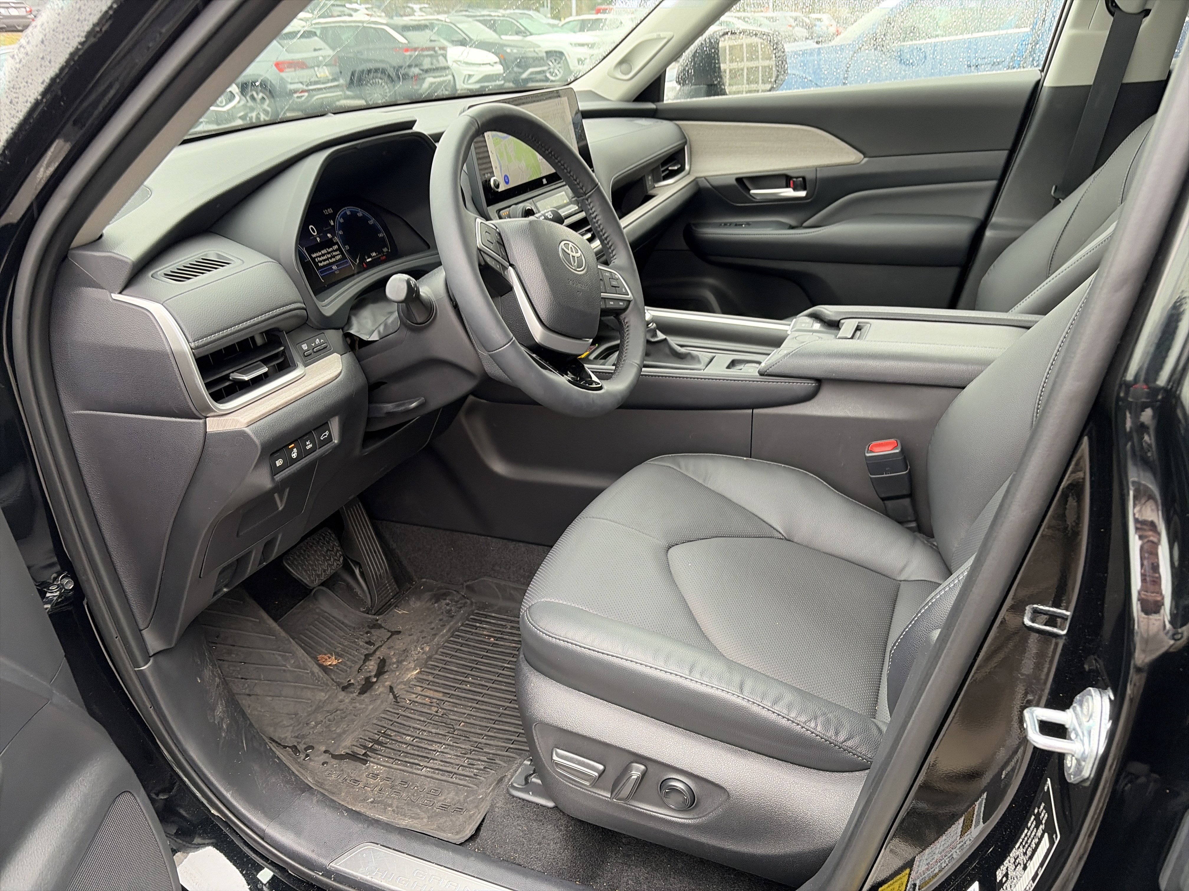 Used 2025 Toyota Grand Highlander AWD Hybrid image 12