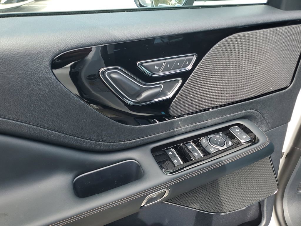 New 2026 Lincoln Aviator 2WD w/ Jet Appearance Package image 20