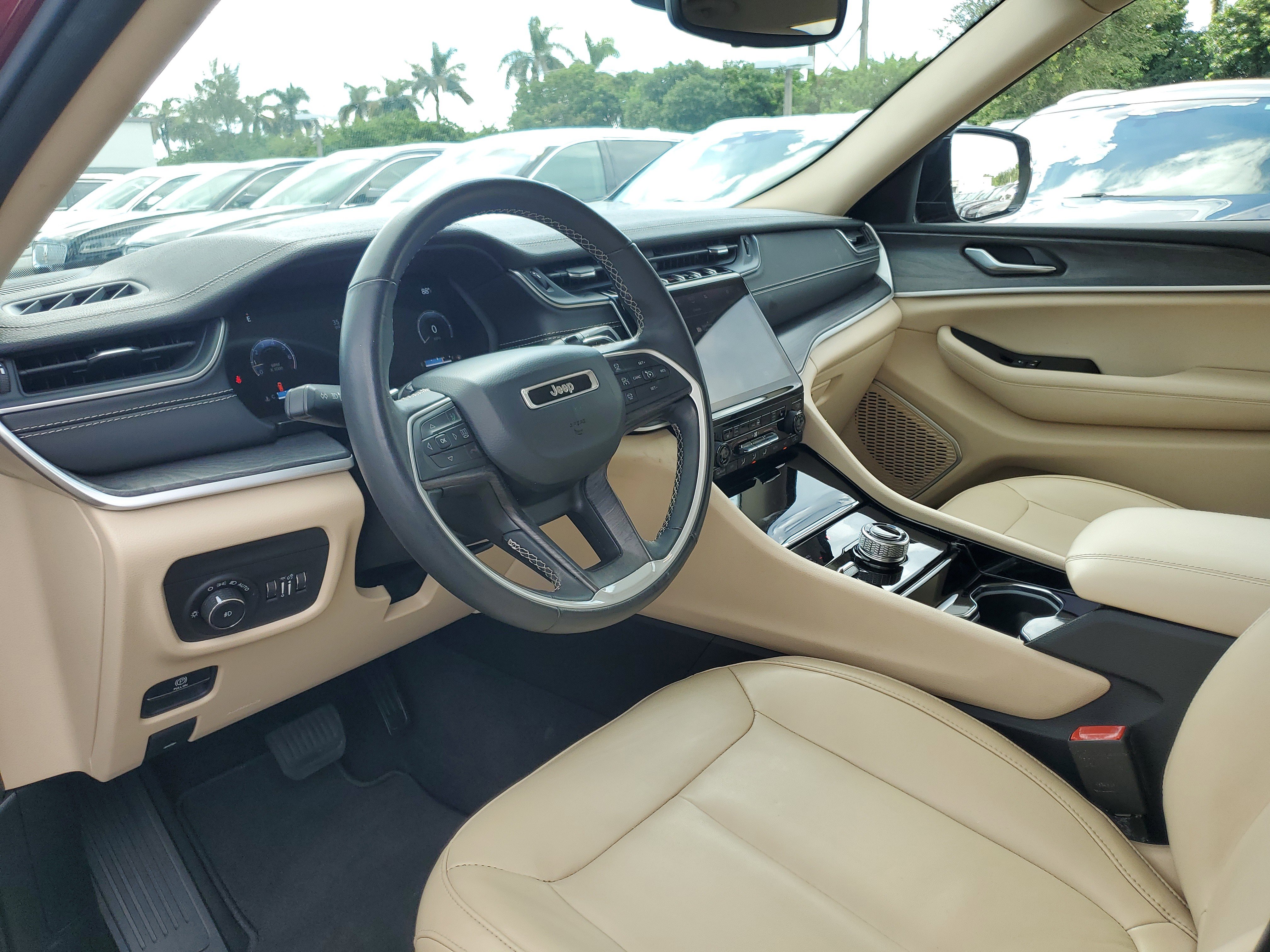 Used 2022 Jeep Grand Cherokee L Limited image 11