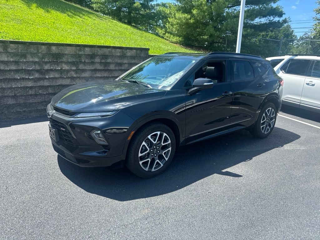 Used 2023 Chevrolet Blazer RS w/ Enhanced Convenience Package AWD/4WD image 2