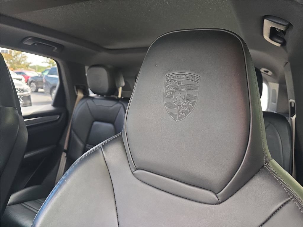 Used 2023 Porsche Cayenne Platinum Edition AWD/4WD image 17