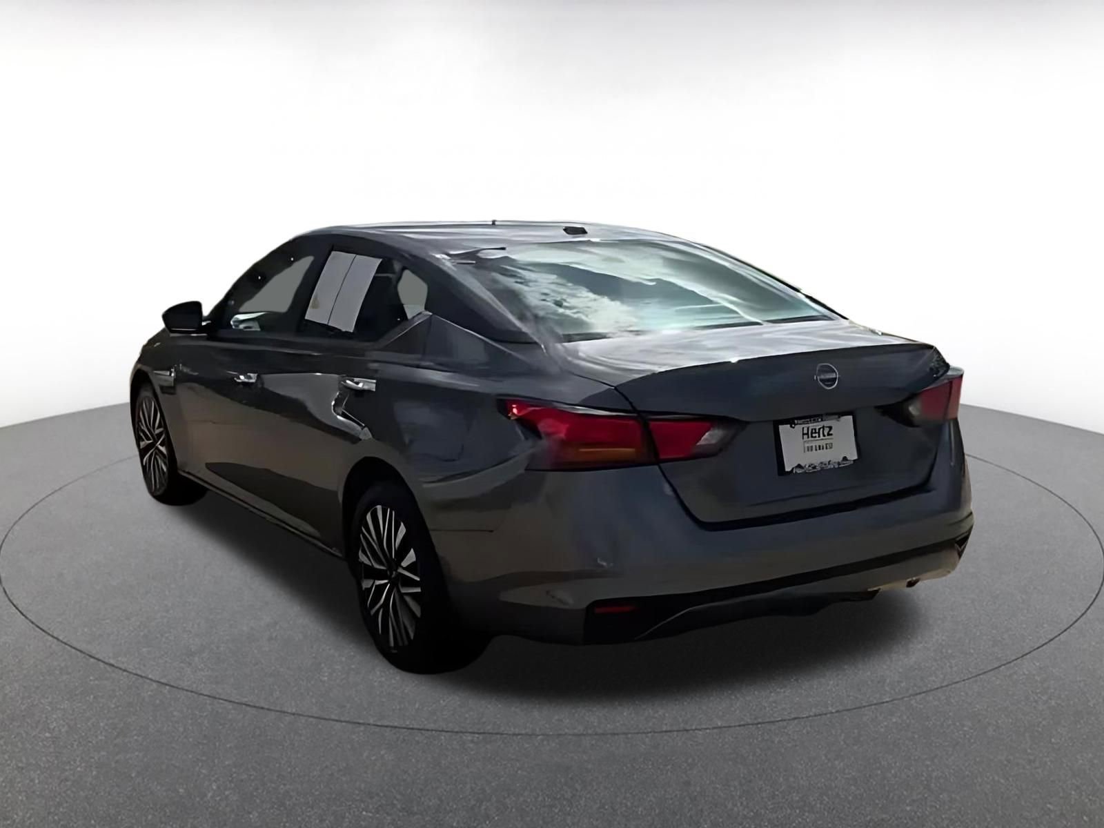 Used 2024 Nissan Altima 2.5 SV image 9