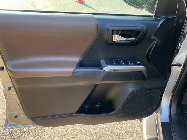Used 2017 Toyota Tacoma Limited image 9