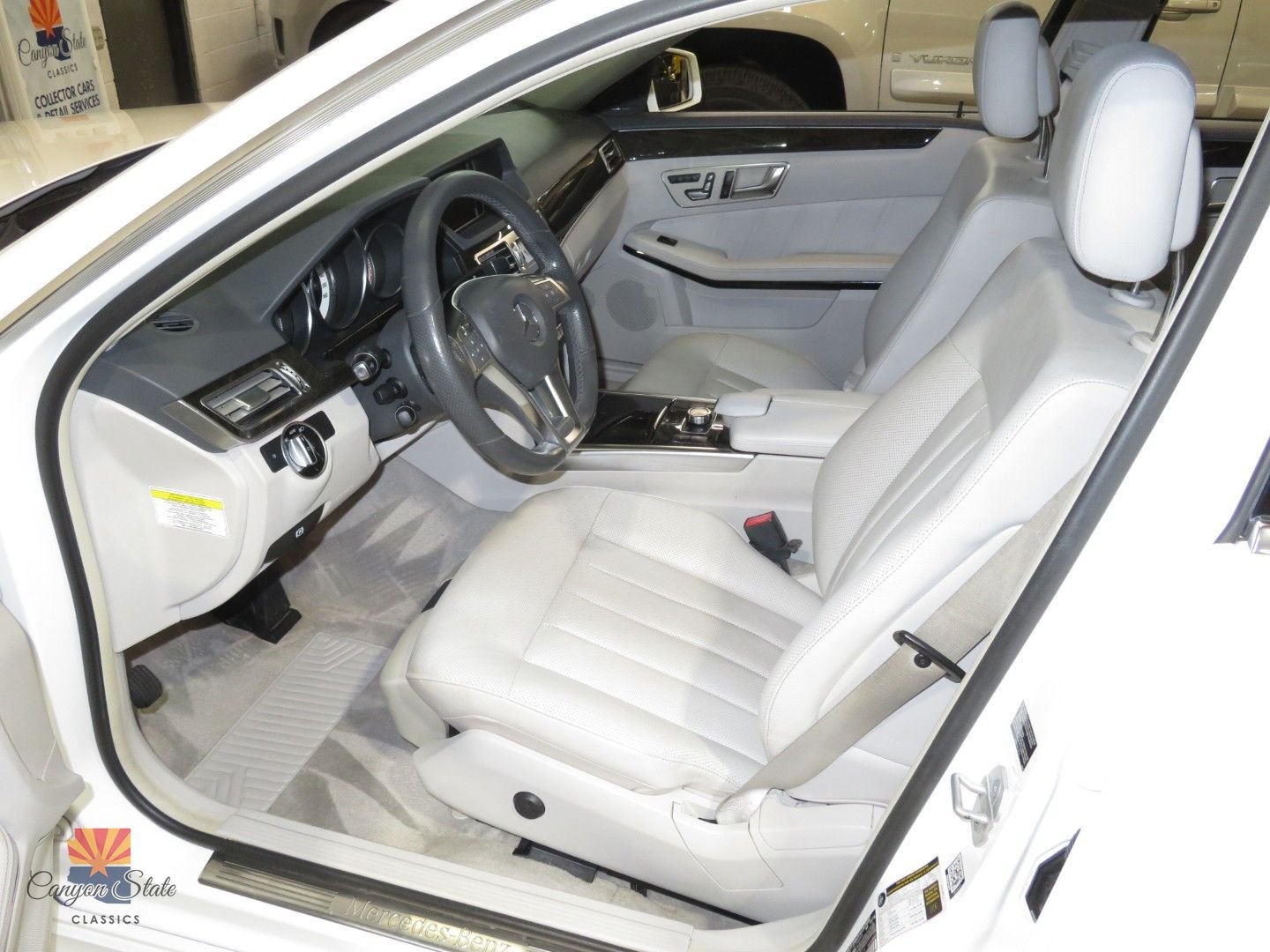 Used 2014 Mercedes-Benz E 550 4MATIC Sedan image 3