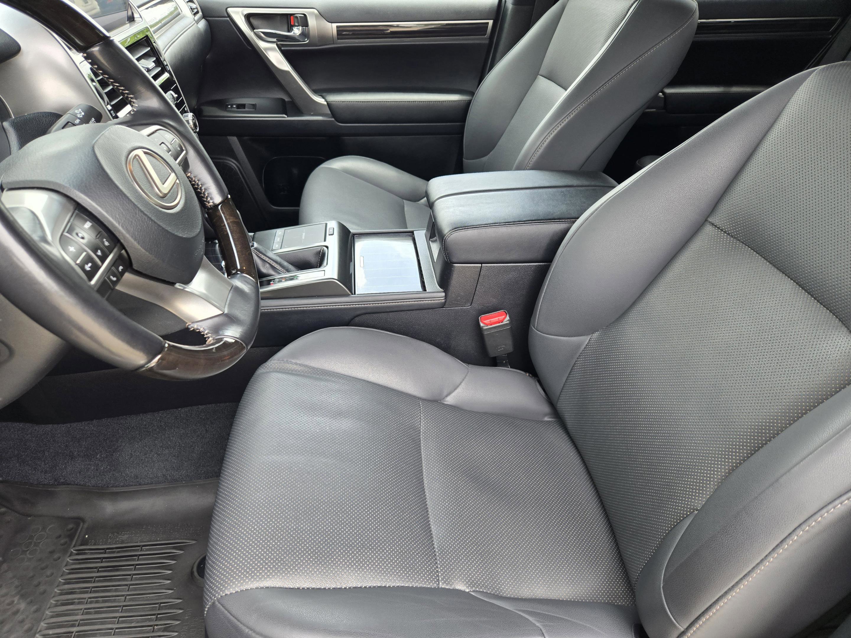 Used 2022 Lexus GX 460 Premium w/ Accessory Package AWD/4WD image 9