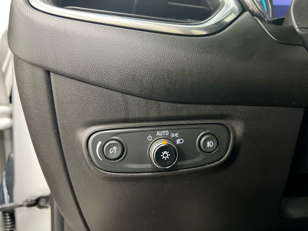 Used 2021 Chevrolet Equinox Premier FWD image 18