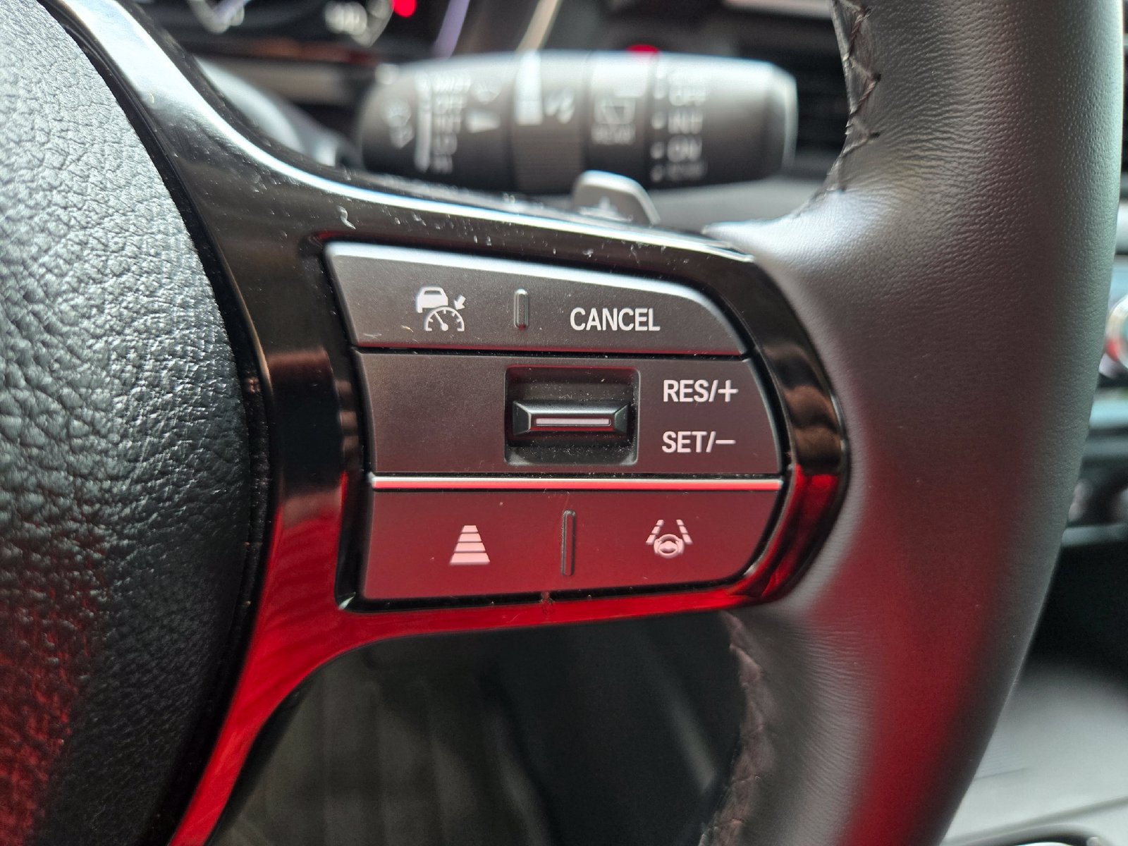 Used 2025 Honda Pilot Touring image 13