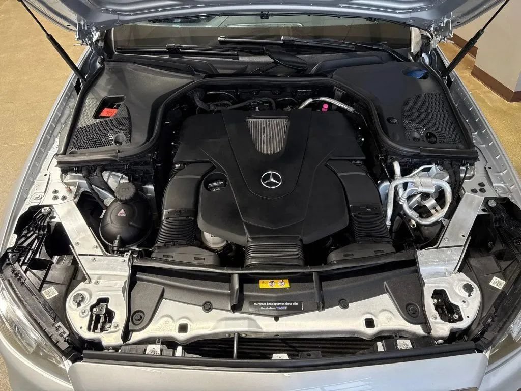 Used 2017 Mercedes-Benz E 400 4MATIC Wagon image 9