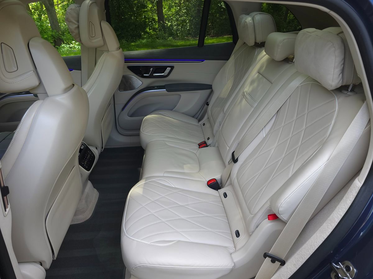 Used 2023 Mercedes-Benz EQS 580 4MATIC SUV image 13