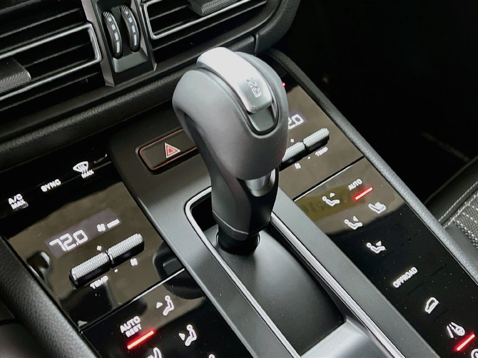 New 2026 Porsche Macan Turbo AWD/4WD image 19
