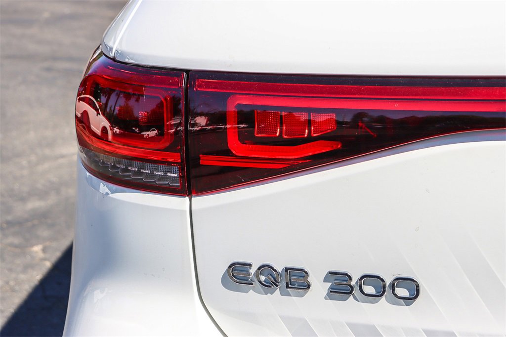 Used 2023 Mercedes-Benz EQB 300 4MATIC image 8