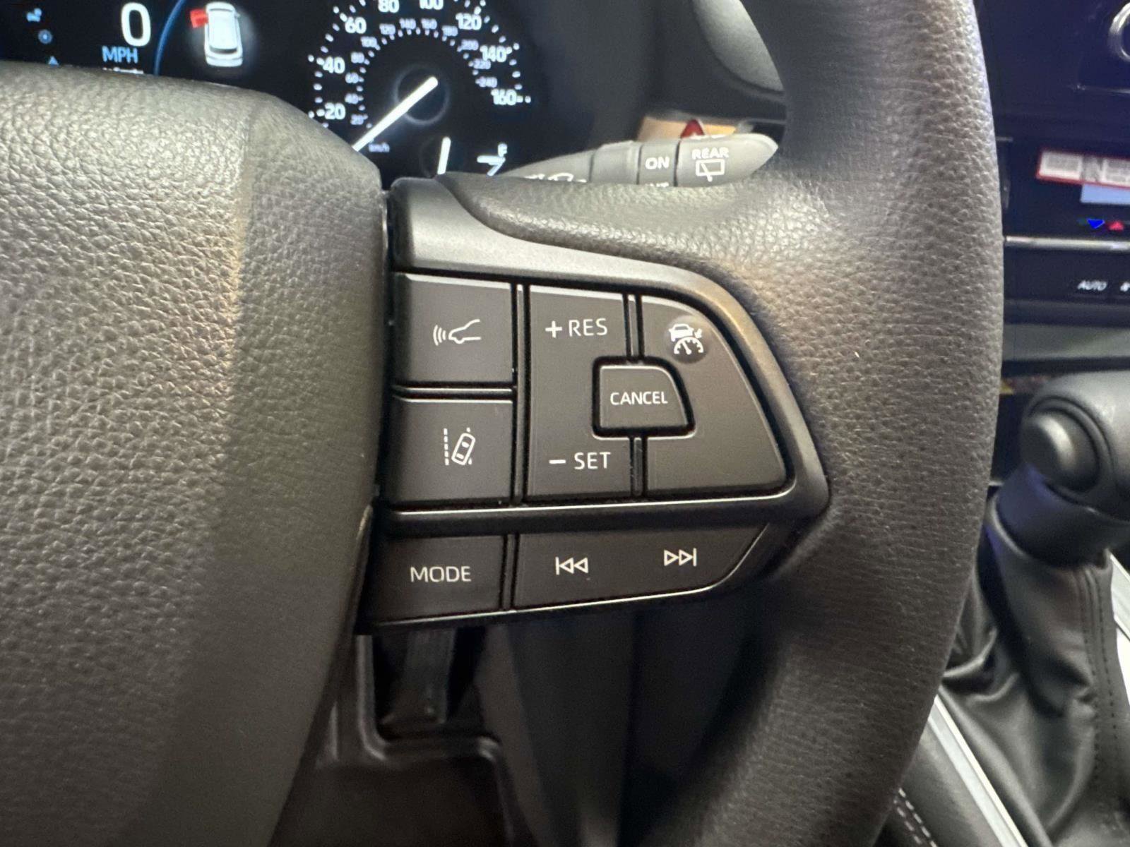 Used 2026 Toyota Sienna LE image 24