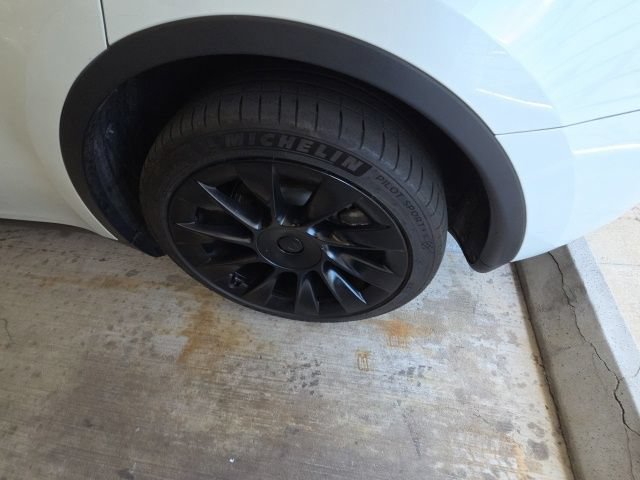Used 2023 Tesla Model Y Long Range AWD/4WD image 10