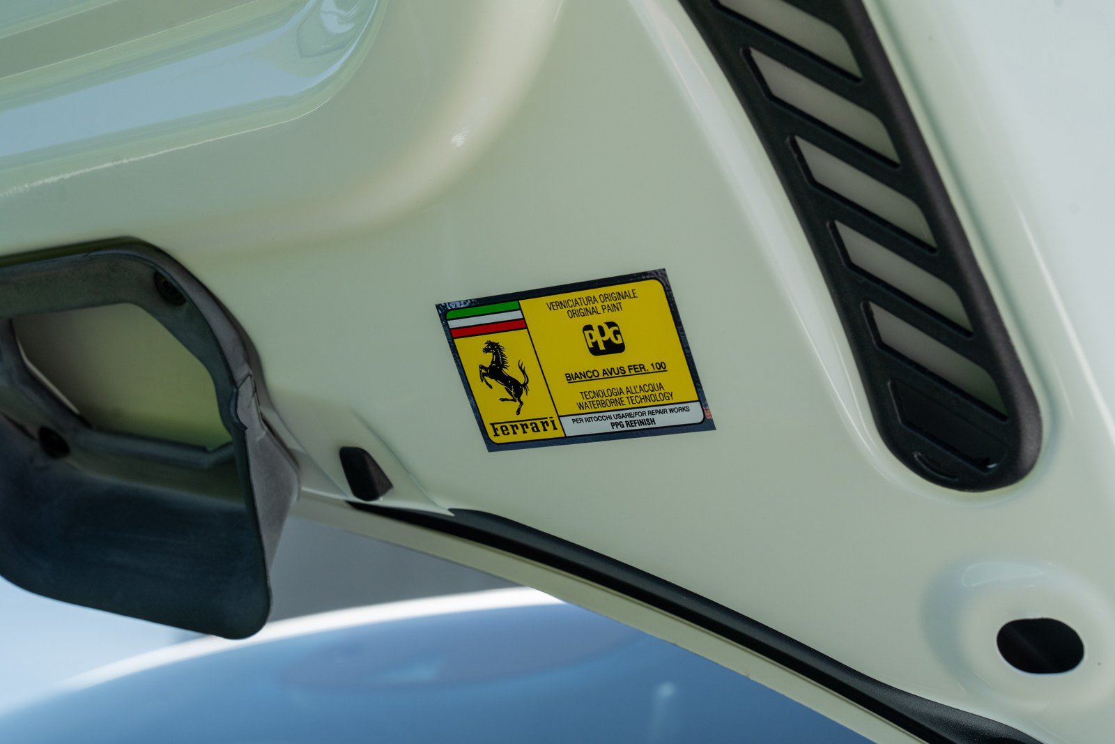 Used 2022 Ferrari F8 Tributo RWD image 27