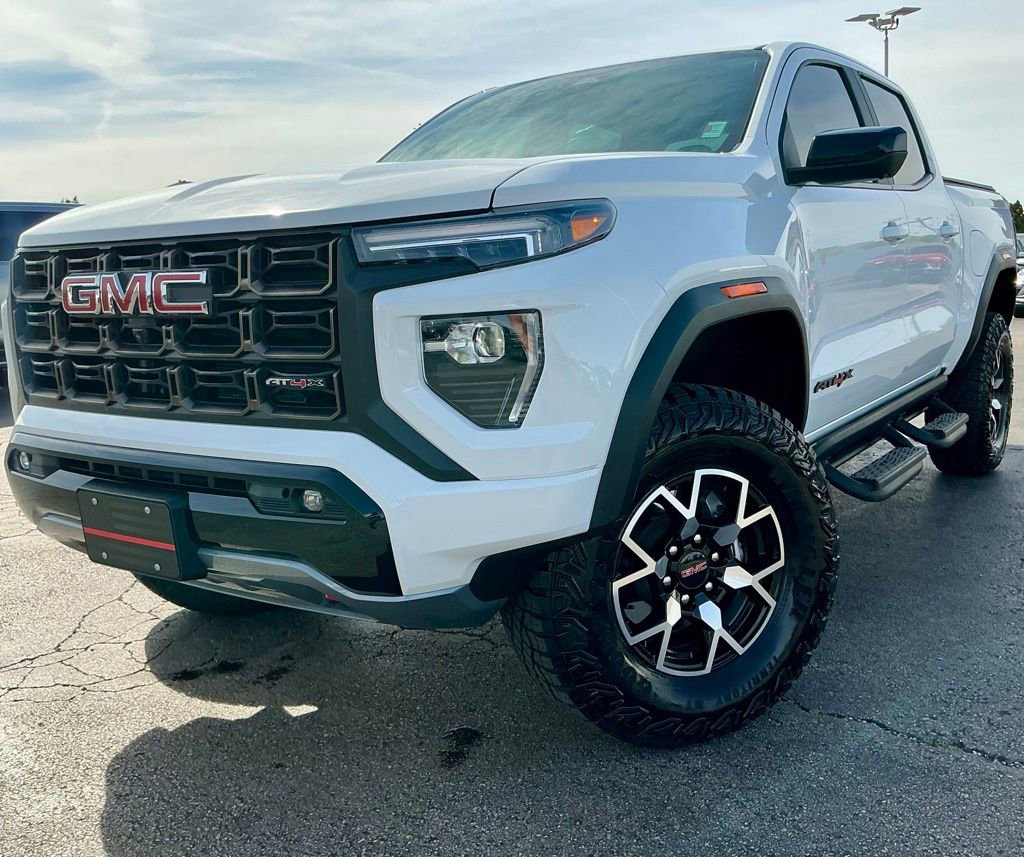 Used 2024 GMC Canyon AT4X image 2