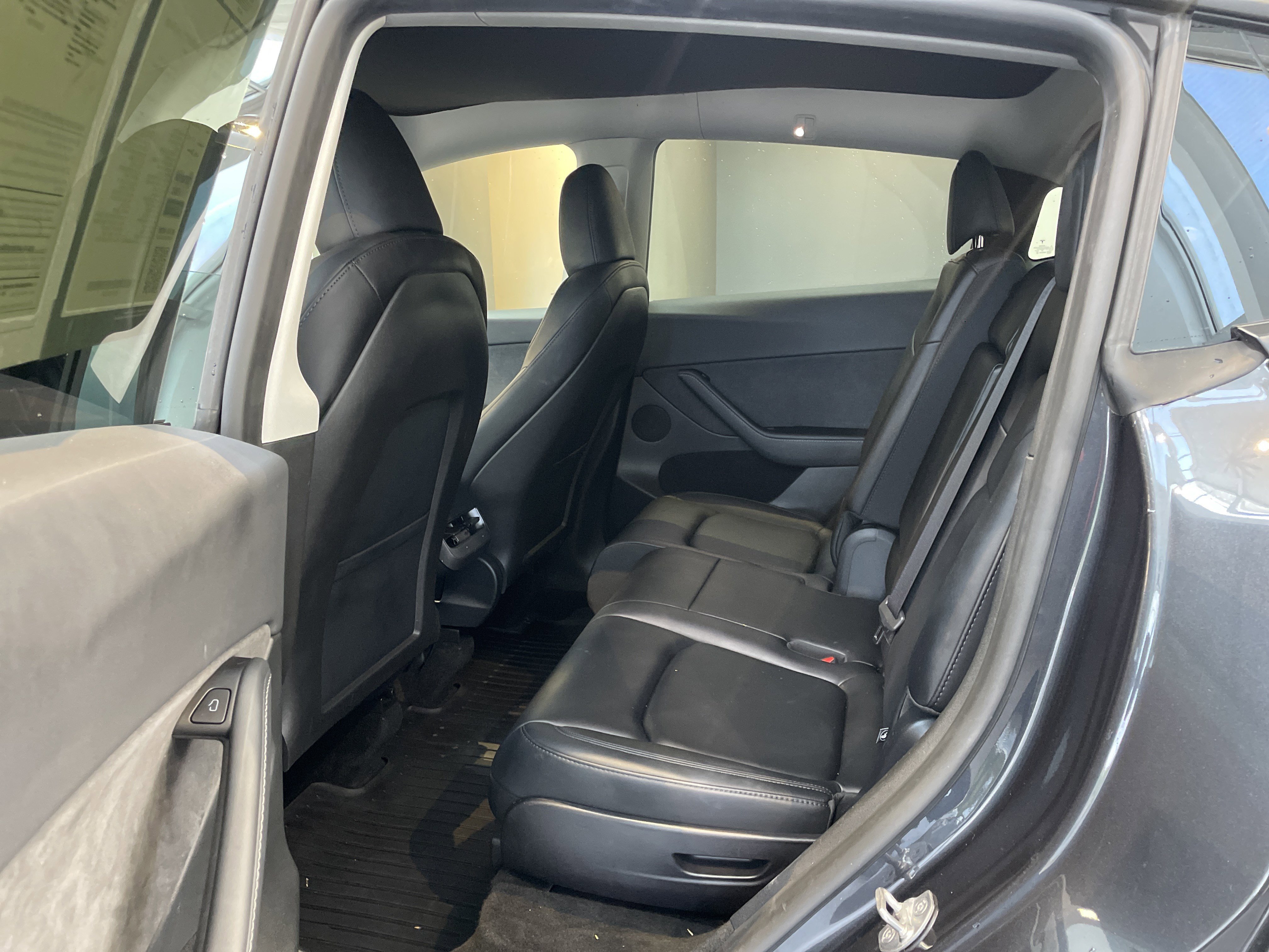 Used 2025 Tesla Model Y Long Range AWD/4WD image 31