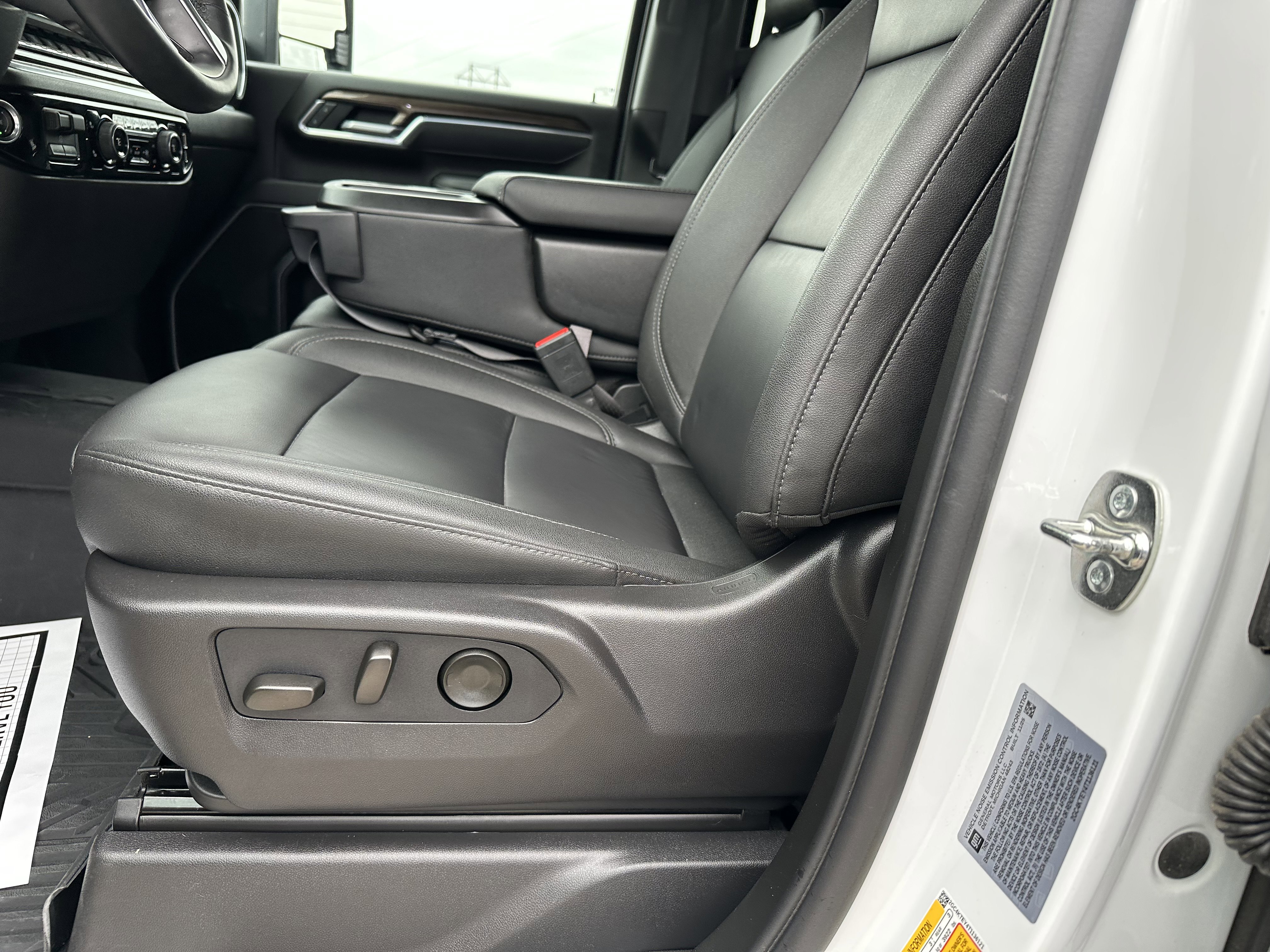 Used 2026 Chevrolet Silverado 3500 LT AWD/4WD image 13