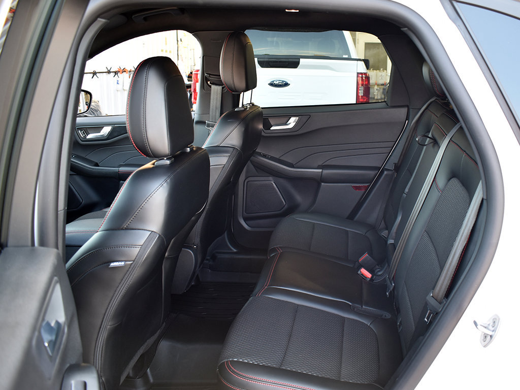 Used 2024 Ford Escape ST-Line w/ Tech Pack #1 AWD/4WD image 6
