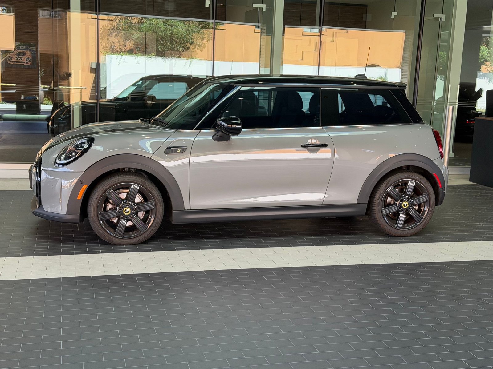 Used 2023 MINI Cooper SE FWD image 2