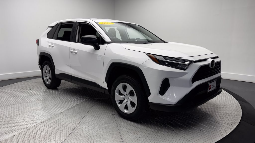 Used 2025 Toyota RAV4 LE AWD/4WD image 40