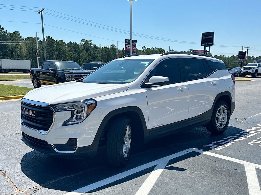 New 2024 GMC Terrain SLE w/ Driver Convenience Package FWD image 2