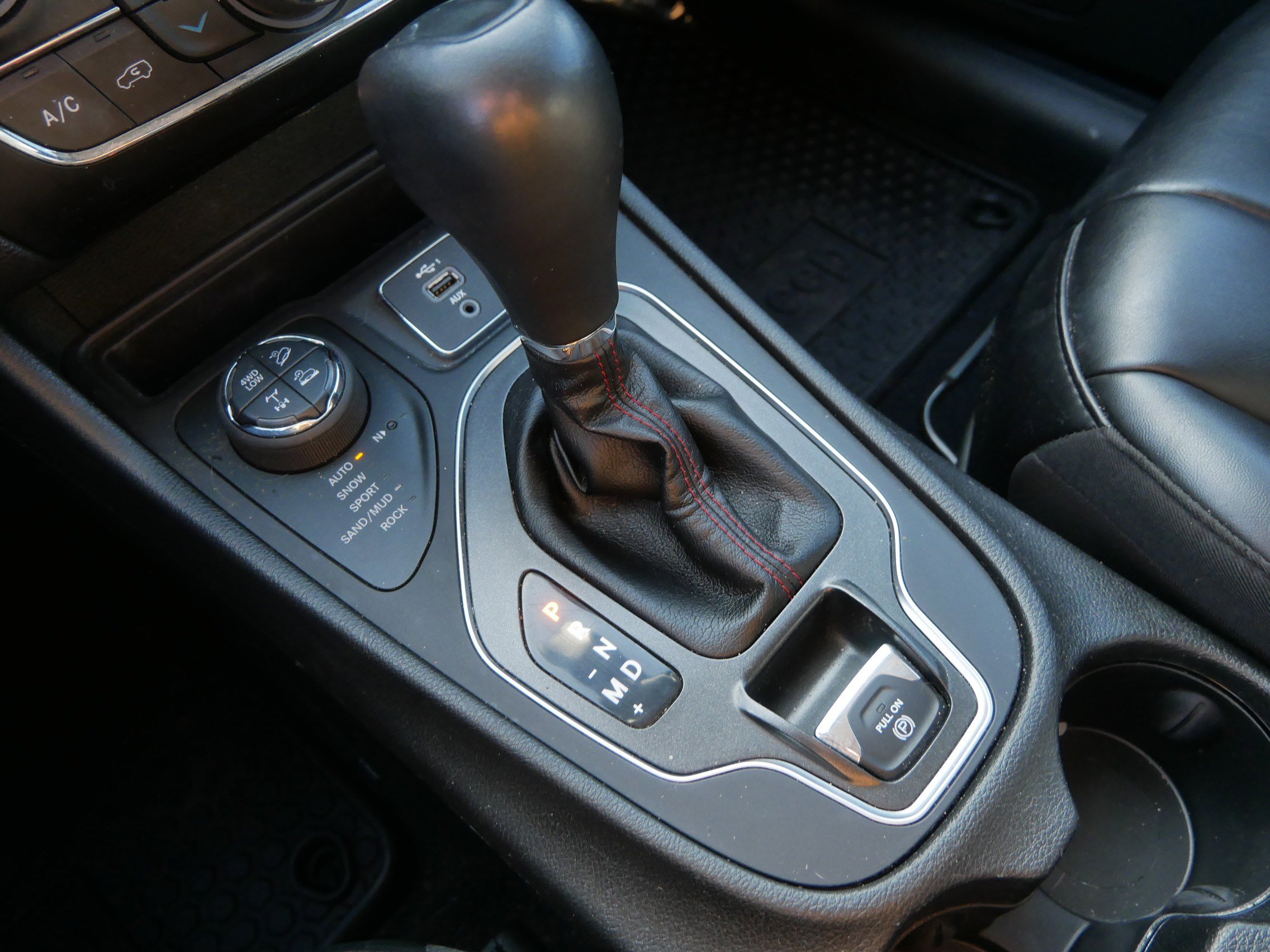 Used 2020 Jeep Cherokee Trailhawk w/ Cold Weather Group image 28