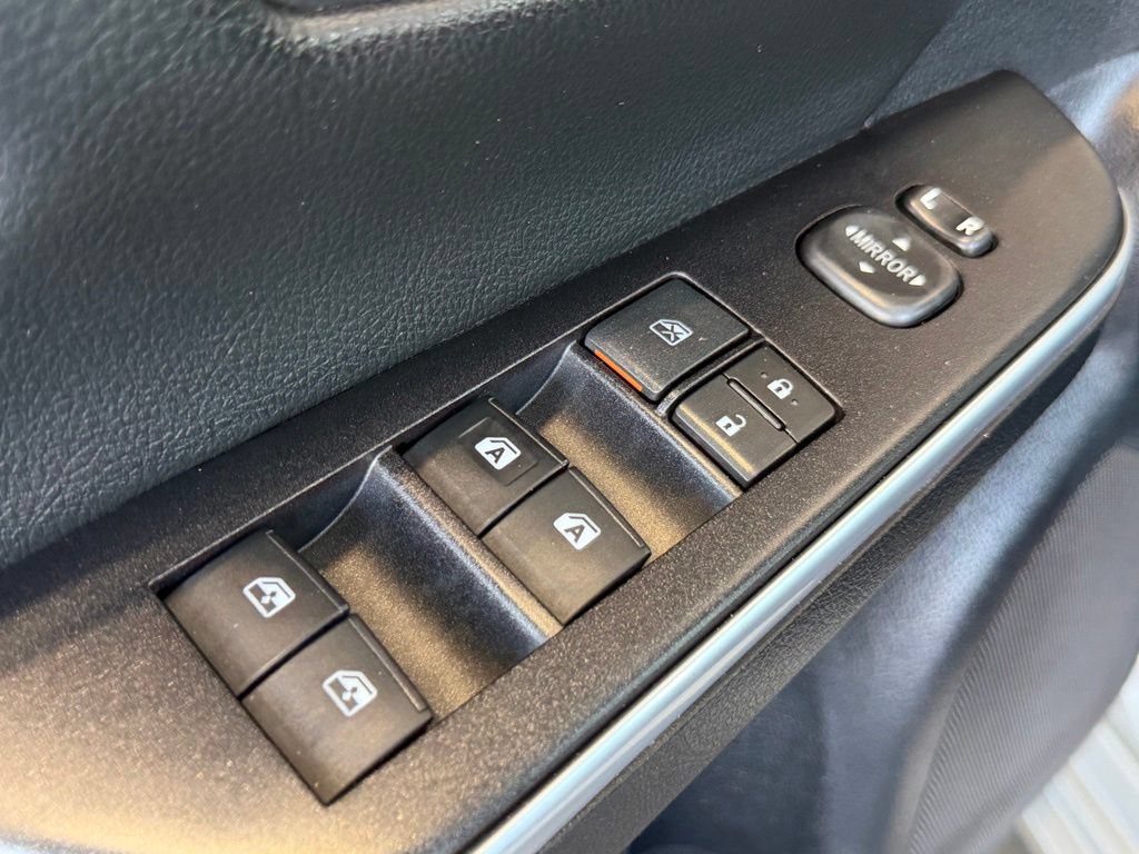 Used 2015 Toyota Camry SE FWD image 19