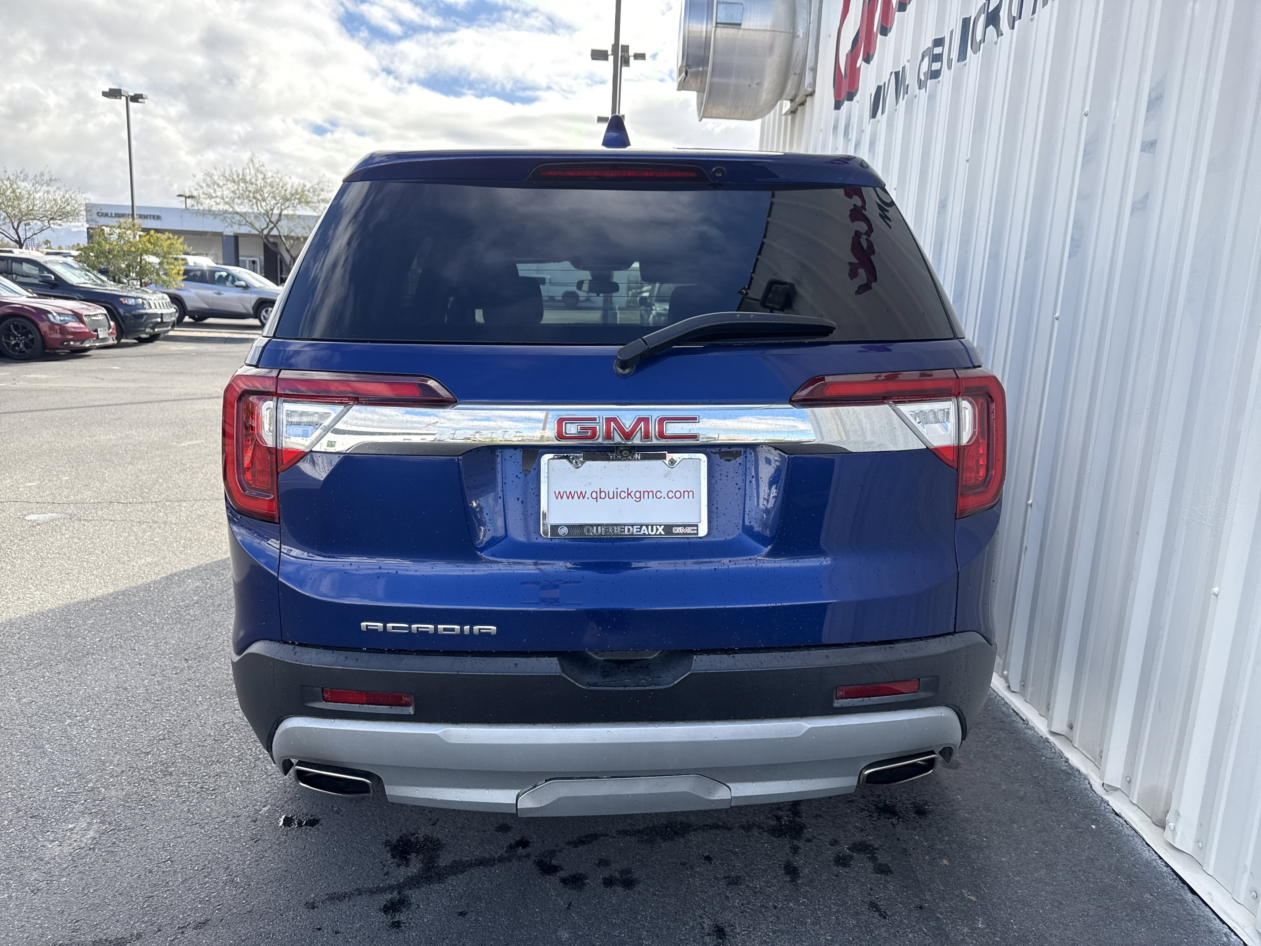 Used 2023 GMC Acadia SLE image 6