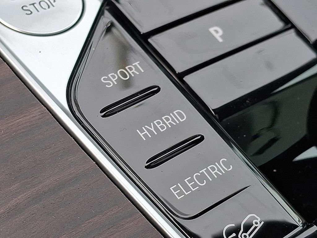 New 2026 BMW X5 xDrive50e w/ Premium Package image 16