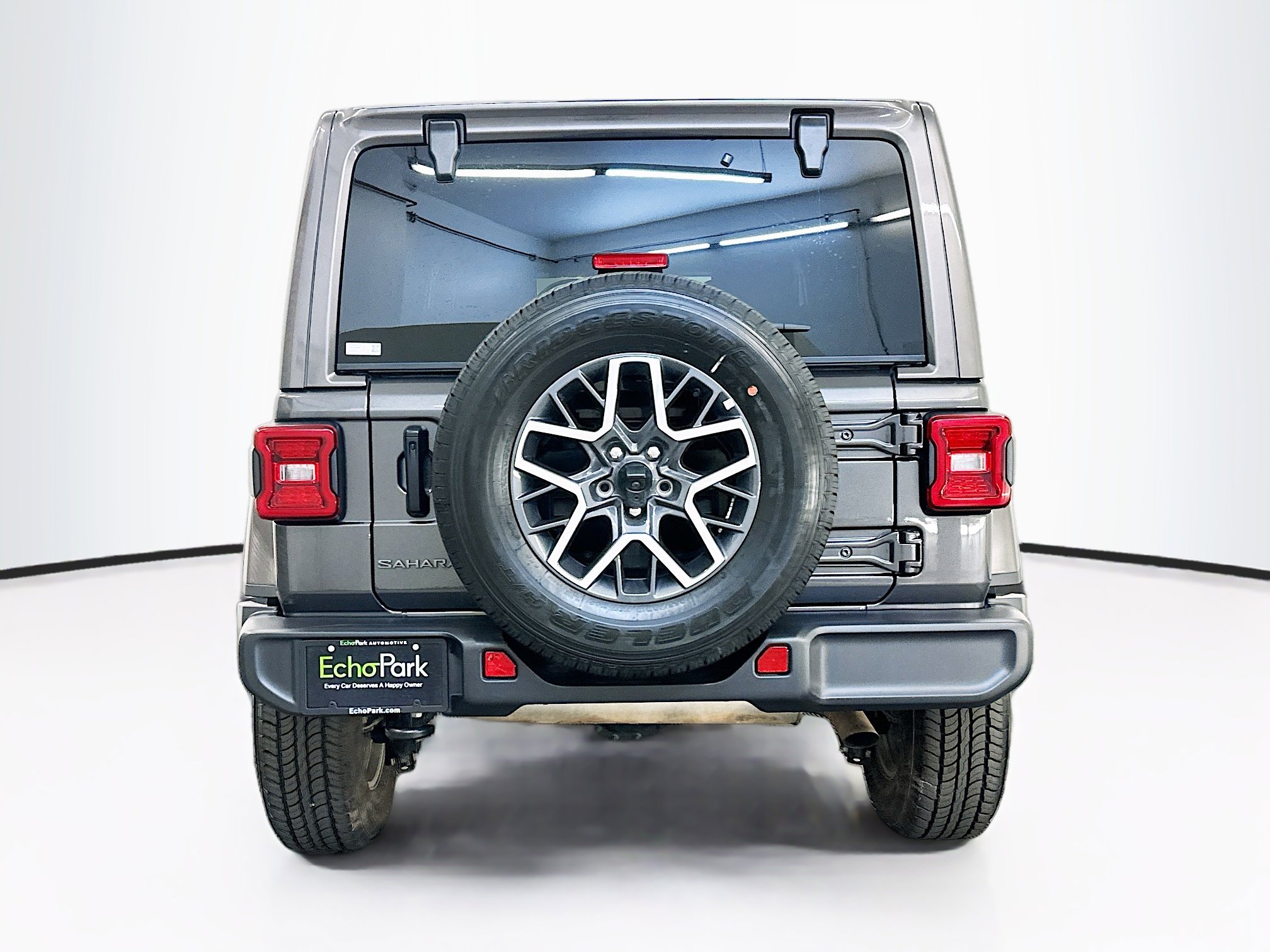 Used 2025 Jeep Wrangler Unlimited Sahara AWD/4WD image 7
