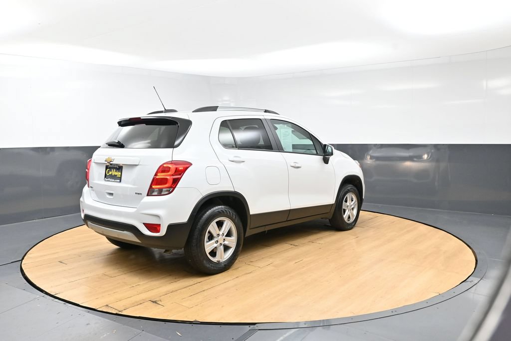 Used 2022 Chevrolet Trax LT w/ LT Convenience Package AWD/4WD image 11