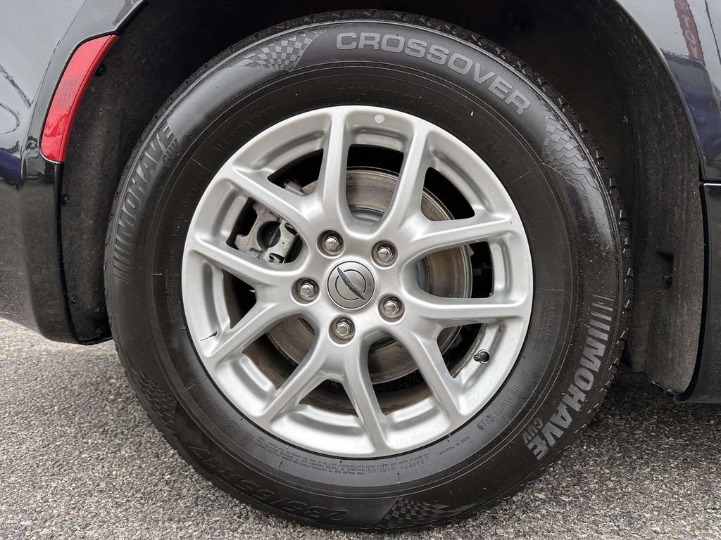 Used 2023 Chrysler Pacifica Touring-L FWD image 6