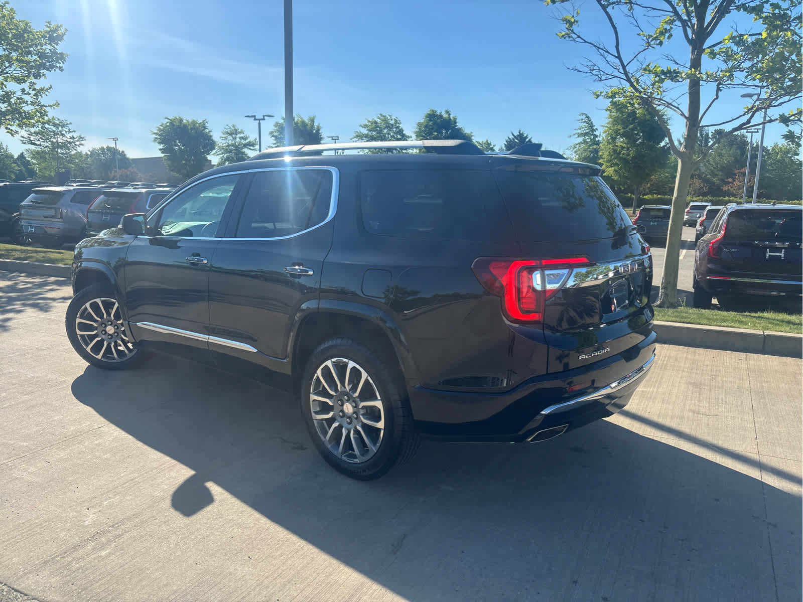 Used 2021 GMC Acadia Denali w/ Denali Ultimate Package AWD/4WD image 5