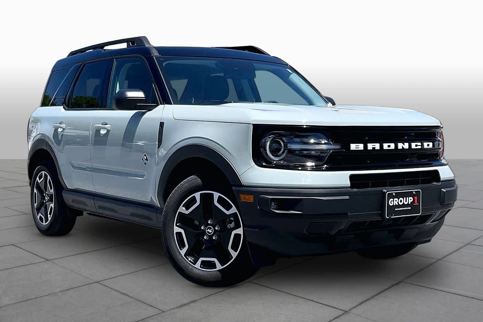 Used 2024 Ford Bronco Sport Outer Banks w/ Tech Package AWD/4WD image 2