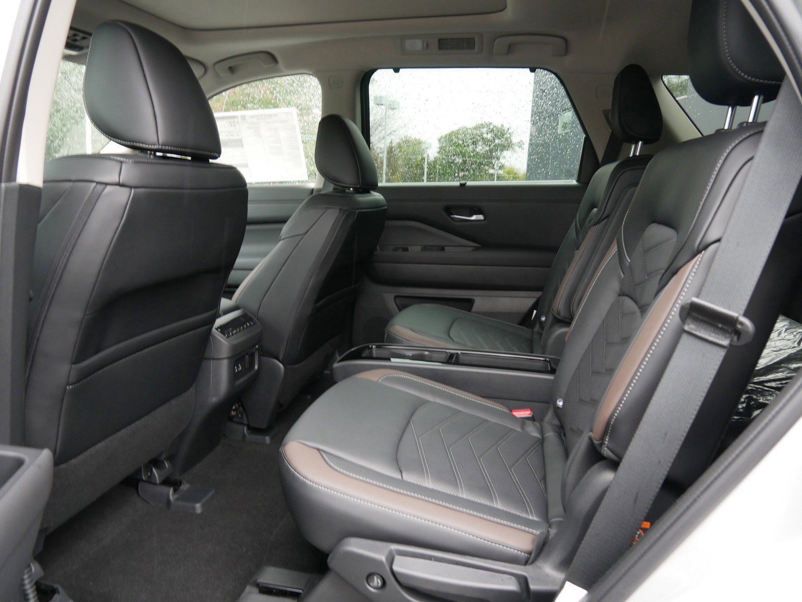 New 2025 Nissan Pathfinder Platinum image 6