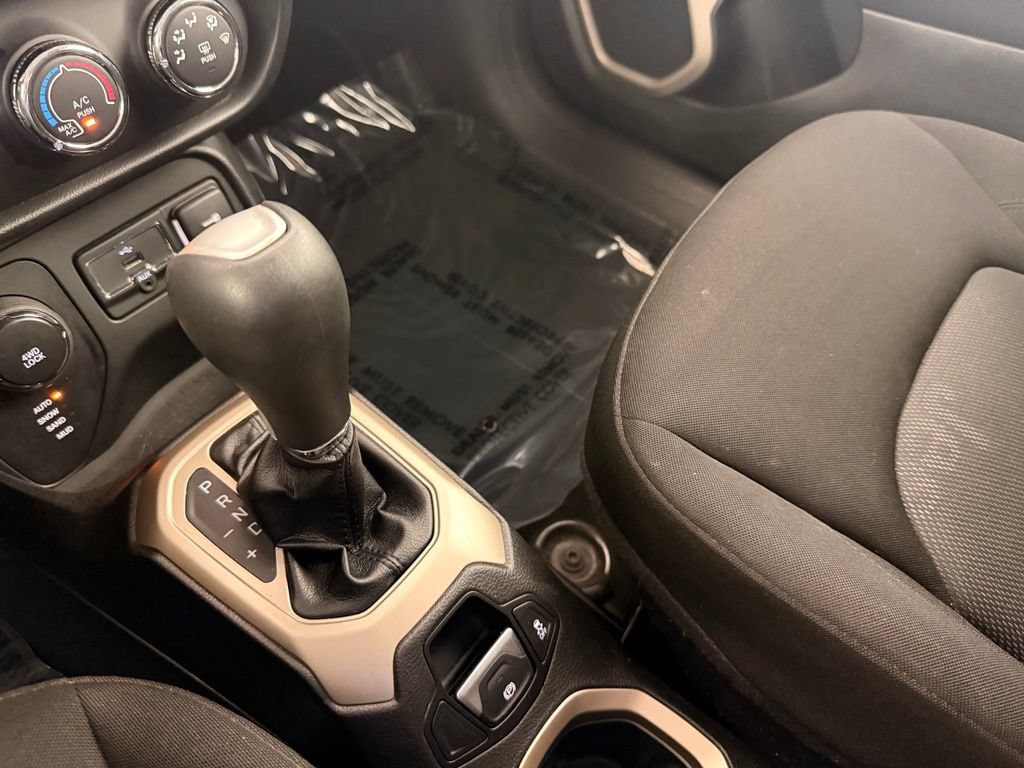 Used 2015 Jeep Renegade Latitude AWD/4WD image 38