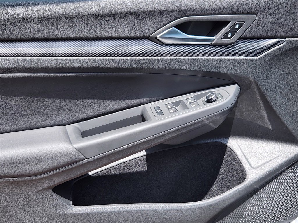 New 2025 Volkswagen GTI SE image 3