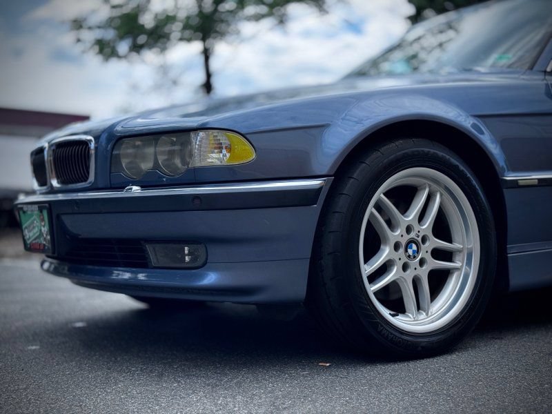 Used 2001 BMW 740i RWD image 9