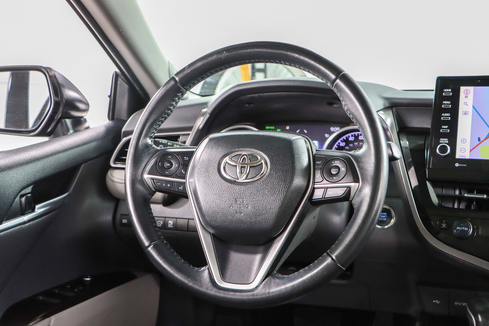 Used 2022 Toyota Camry XLE w/ Navigation Package image 12