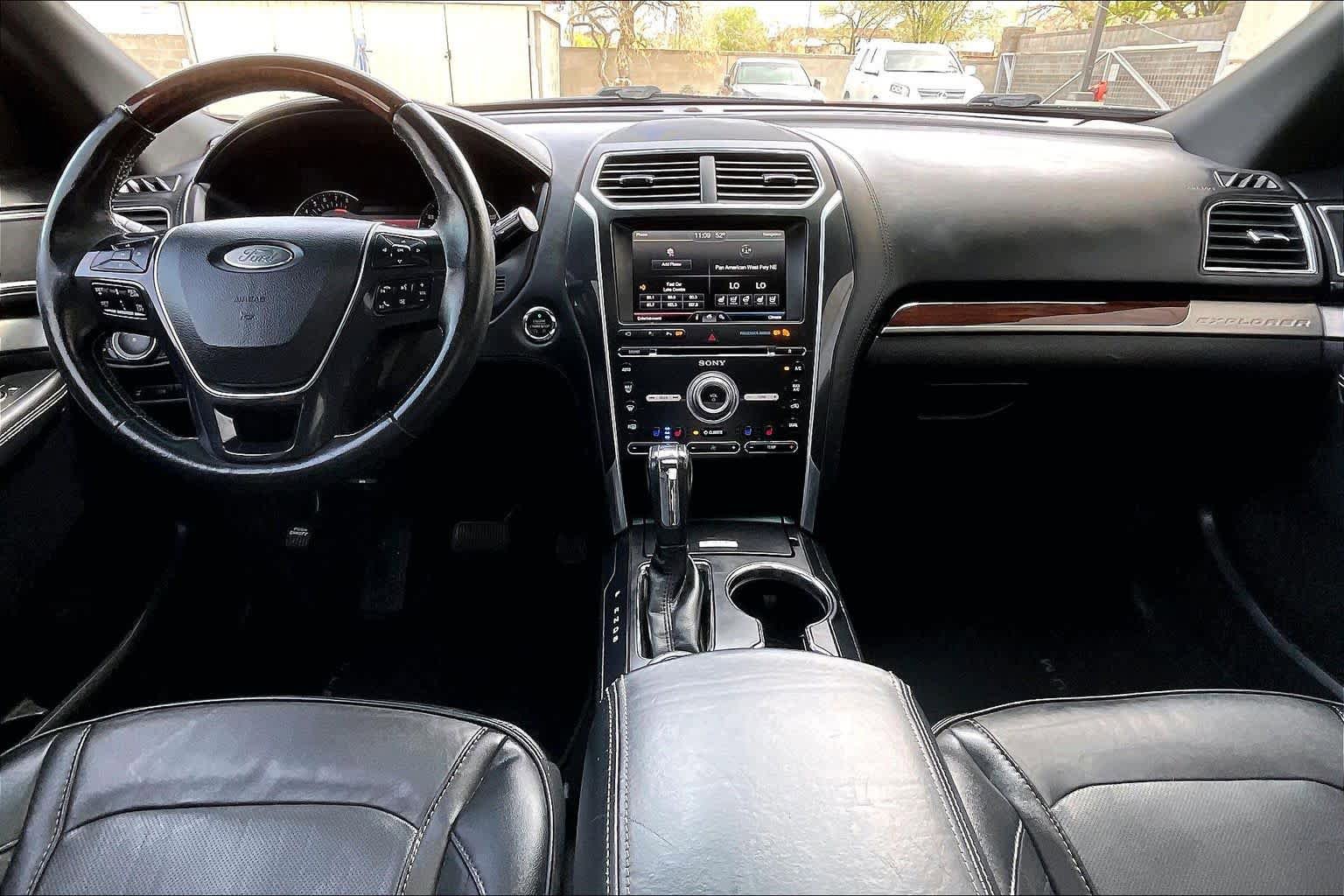 Used 2016 Ford Explorer Platinum image 15