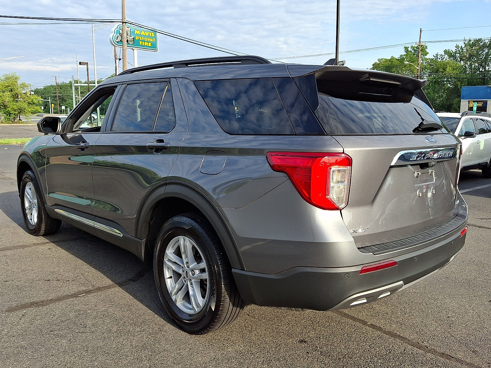 Certified 2023 Ford Explorer XLT w/ Equipment Group 202A AWD/4WD image 5