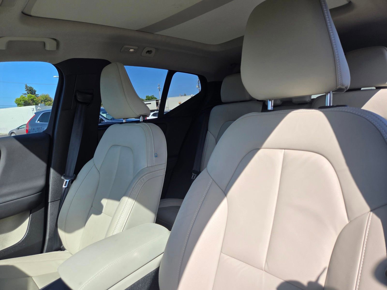 Certified 2023 Volvo XC40 B5 Ultimate w/ Protection Package Premier AWD/4WD image 12