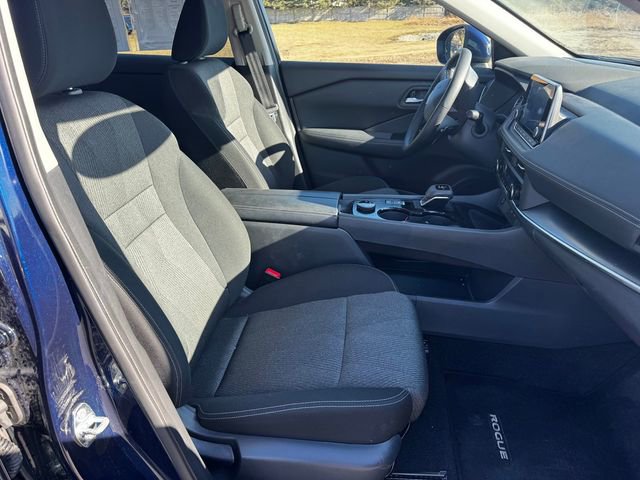 Used 2025 Nissan Rogue SV image 14