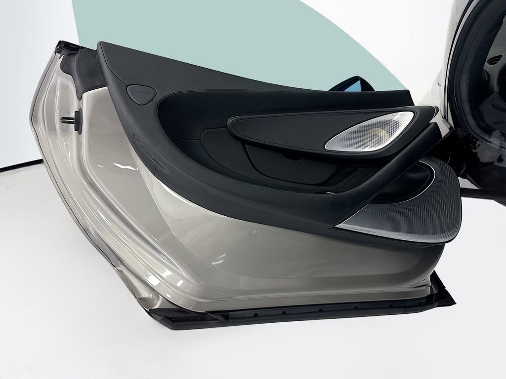 Used 2020 McLaren GT RWD image 21