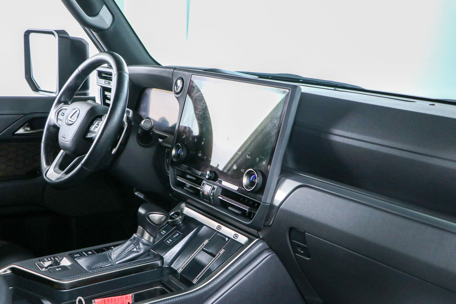 Used 2025 Lexus GX 550 w/ Accessory Package (2T) AWD/4WD image 30